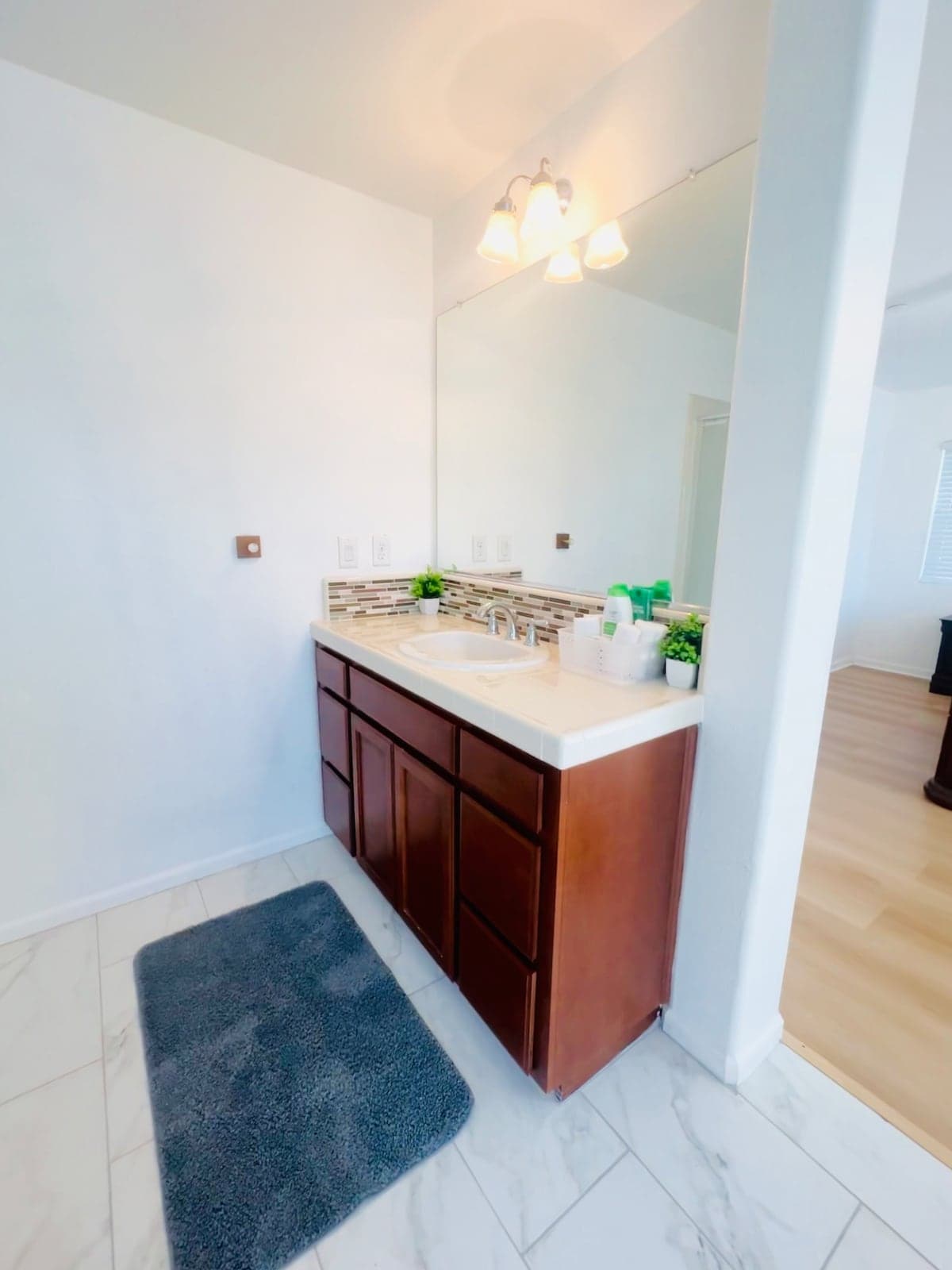 Spacious 5BR Home with Mountain & Park Views - Photo 1