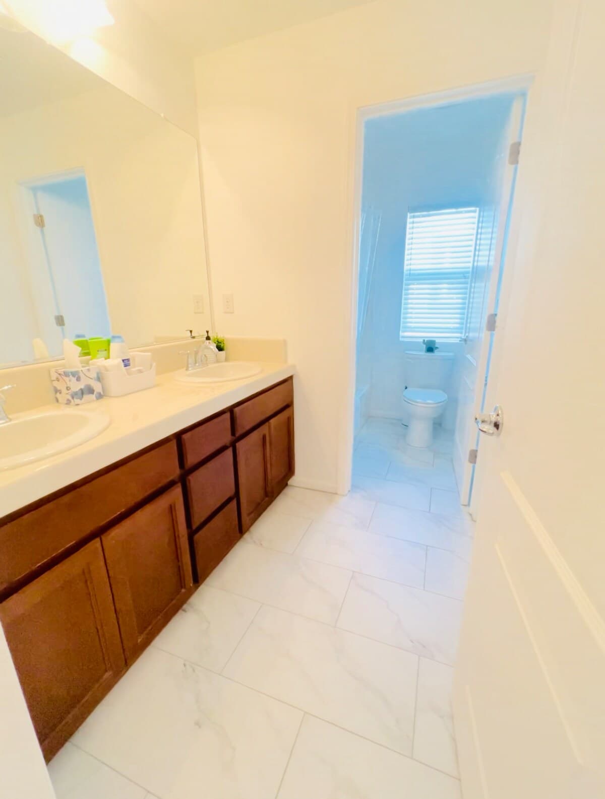 Spacious 5BR Home with Mountain & Park Views - Photo 4