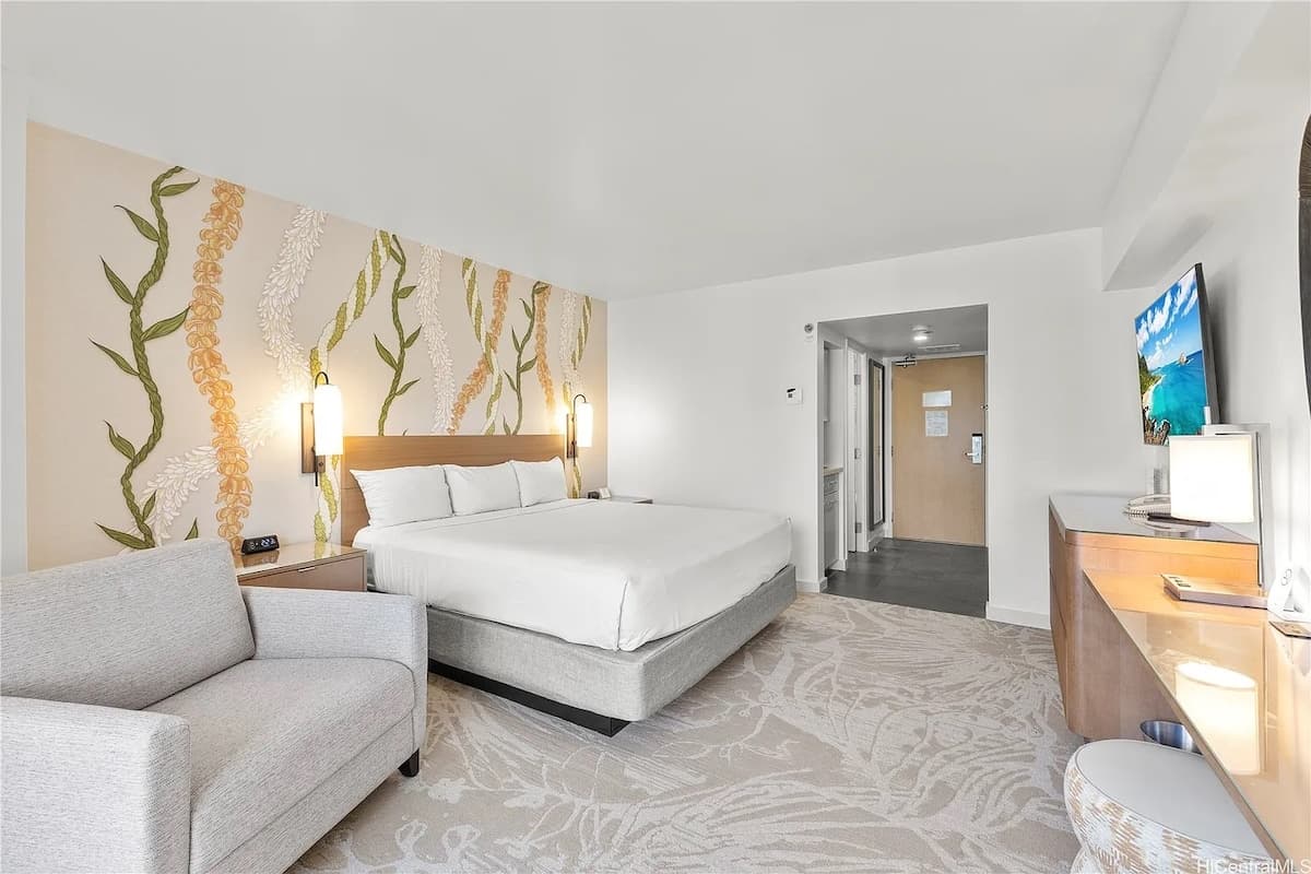 Hotel in Honolulu · ★4.76 · Studio · 1 bed · 1 private bath - Photo 1