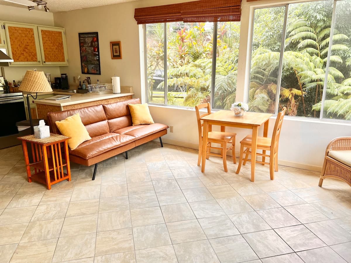 Condo in Hilo · ★4.66 · 2 bedrooms · 3 beds · 1.5 private baths - Photo 2