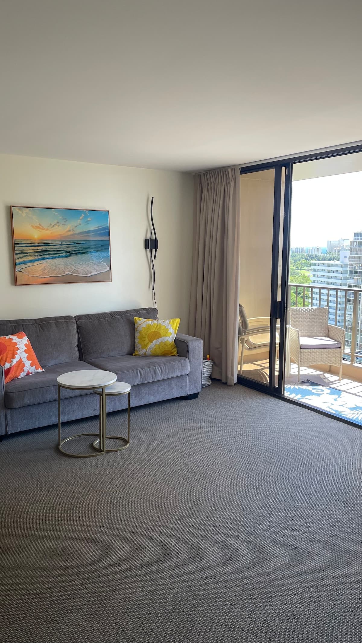Condo in Honolulu · ★4.95 · 1 bedroom · 2 beds · 1 private bath - Photo 5