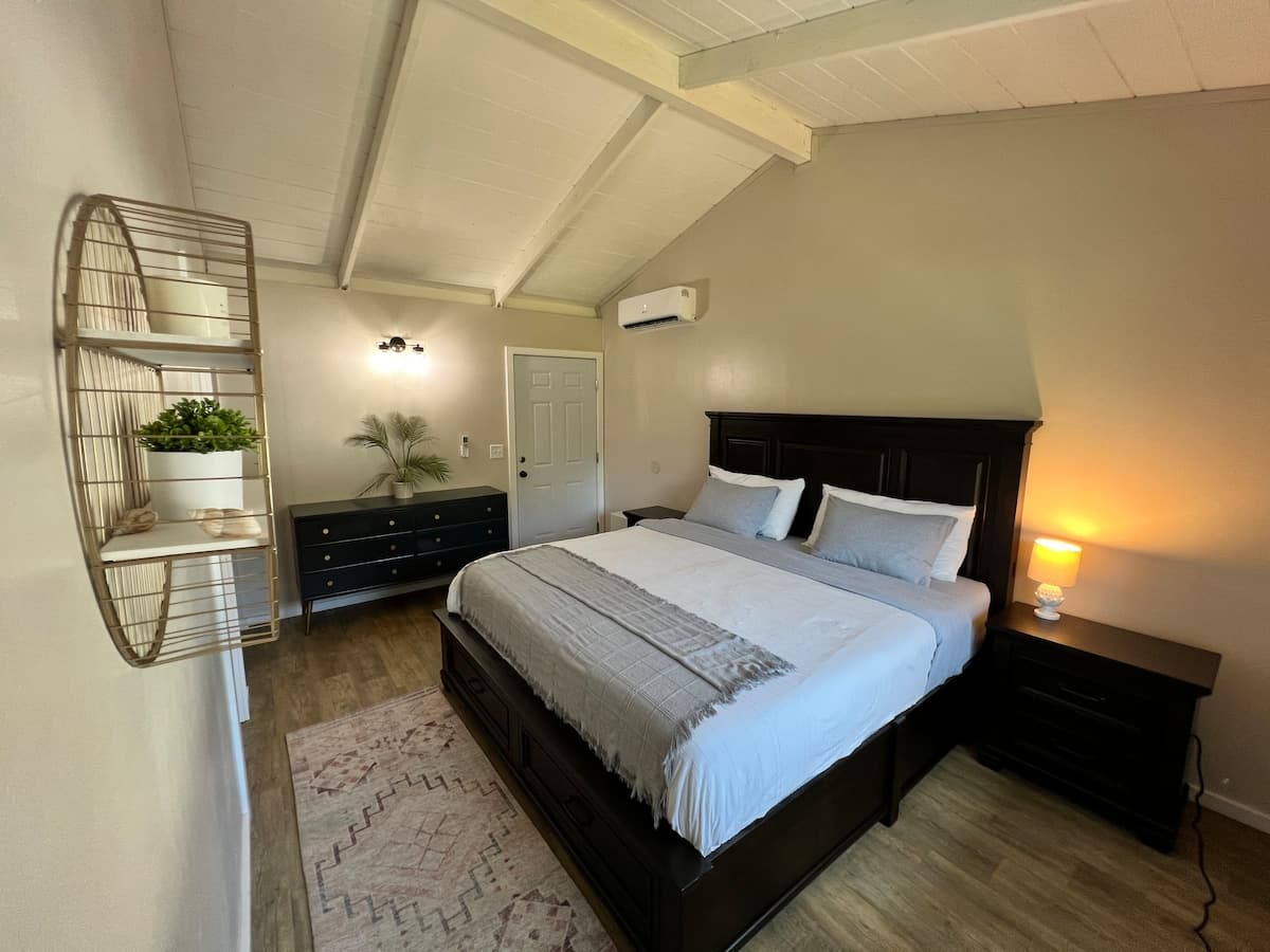 Cabin in Captain Cook · ★4.78 · 1 bedroom · 2 beds · 1 private bath - Photo 1