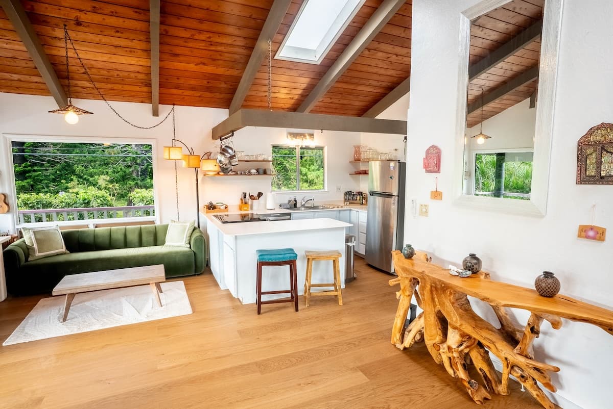 Home in Hanalei · ★5.0 · 2 bedrooms · 2 beds · 1.5 baths - Photo 3