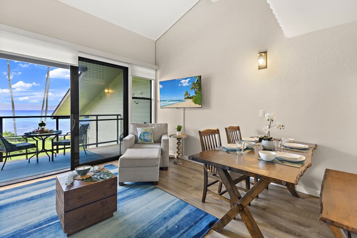 Condo in Lahaina · ★4.5 · 2 bedrooms · 2 beds · 2 baths - Photo 4