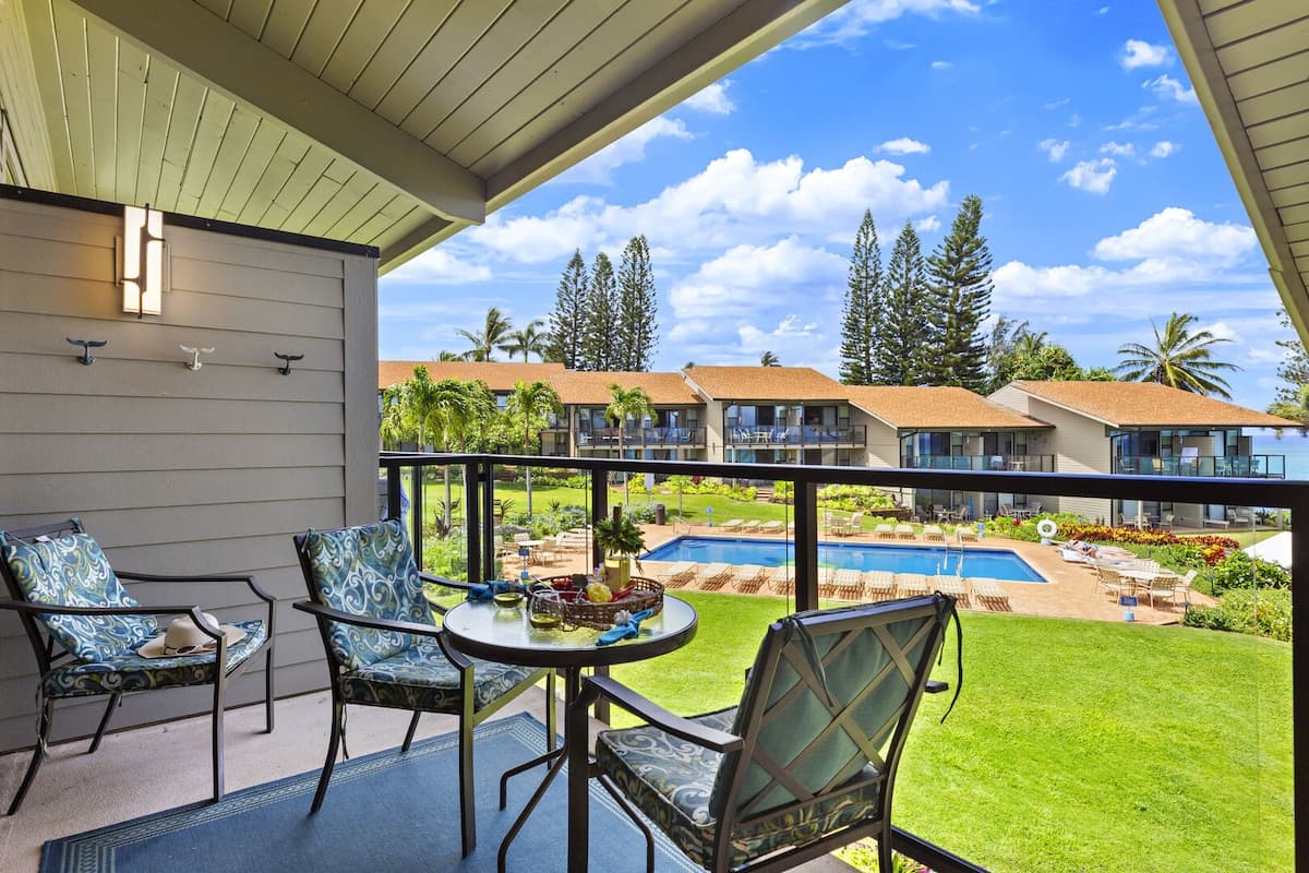 Condo in Lahaina · ★4.5 · 2 bedrooms · 2 beds · 2 baths - Photo 5