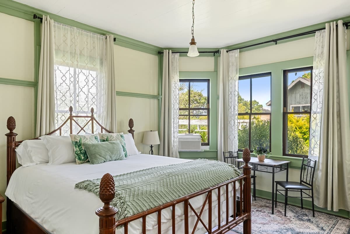 Guesthouse in Makawao · ★4.94 · 2 bedrooms · 2 beds · 1 private bath - Photo 3