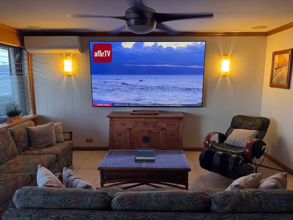 Condo in Lahaina · ★4.88 · 2 bedrooms · 3 beds · 1.5 baths - Photo 4