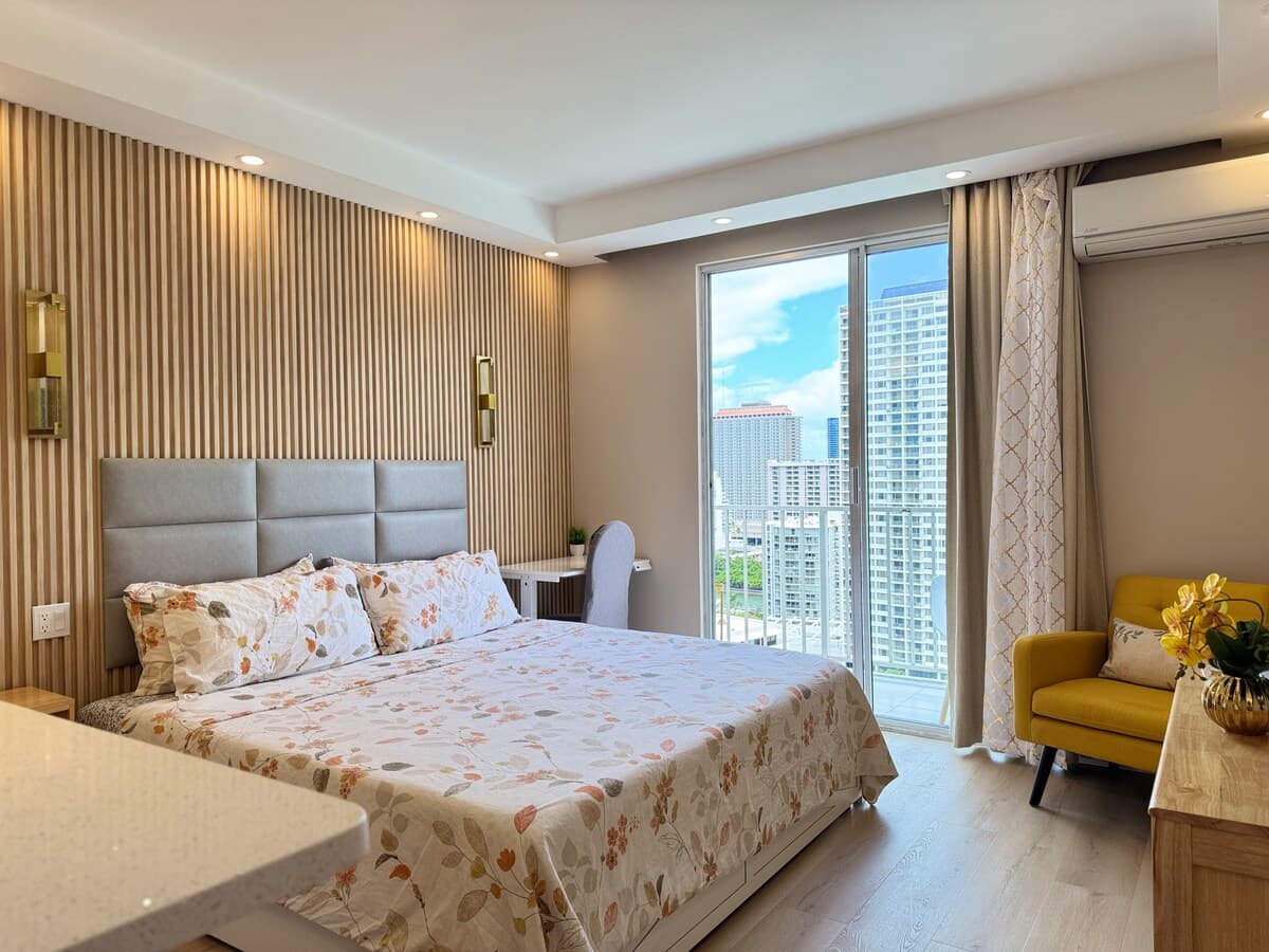 Condo in Honolulu · ★4.93 · Studio · 1 bed · 1 private bath - Photo 2