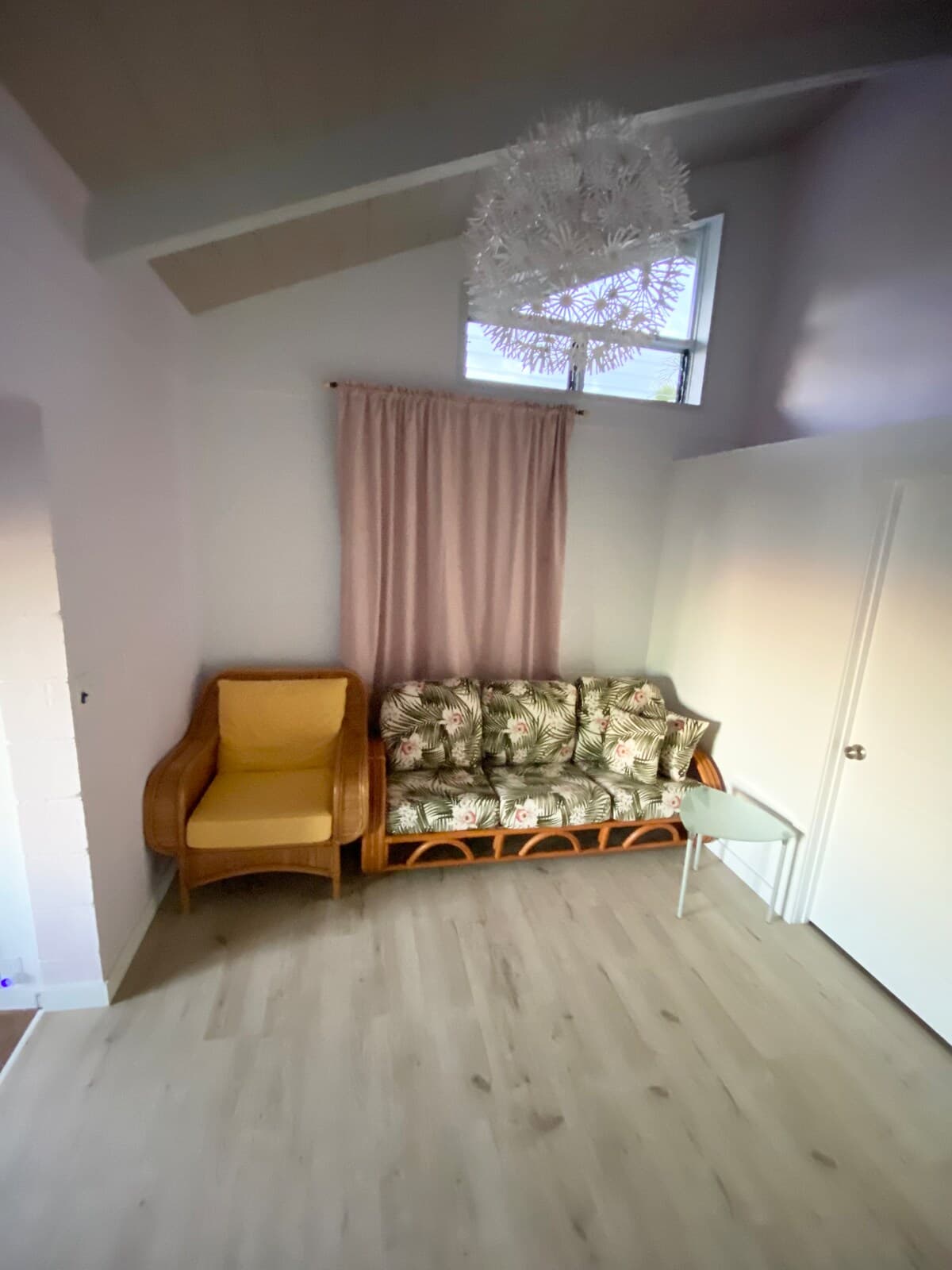 Home in Kailua-Kona · ★4.97 · 1 bedroom · 2 beds · 1 private bath - Photo 4