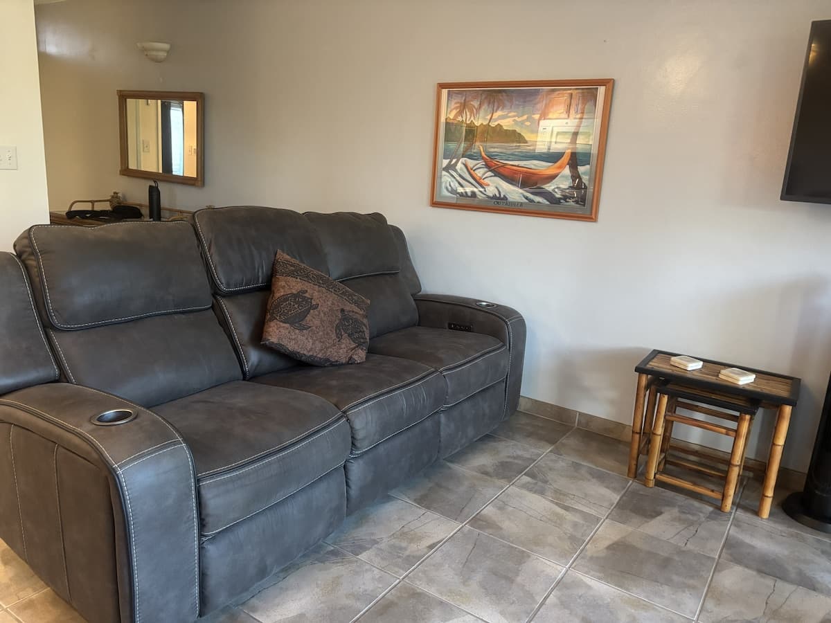 Updated 1st Floor Maui condo - Photo 2
