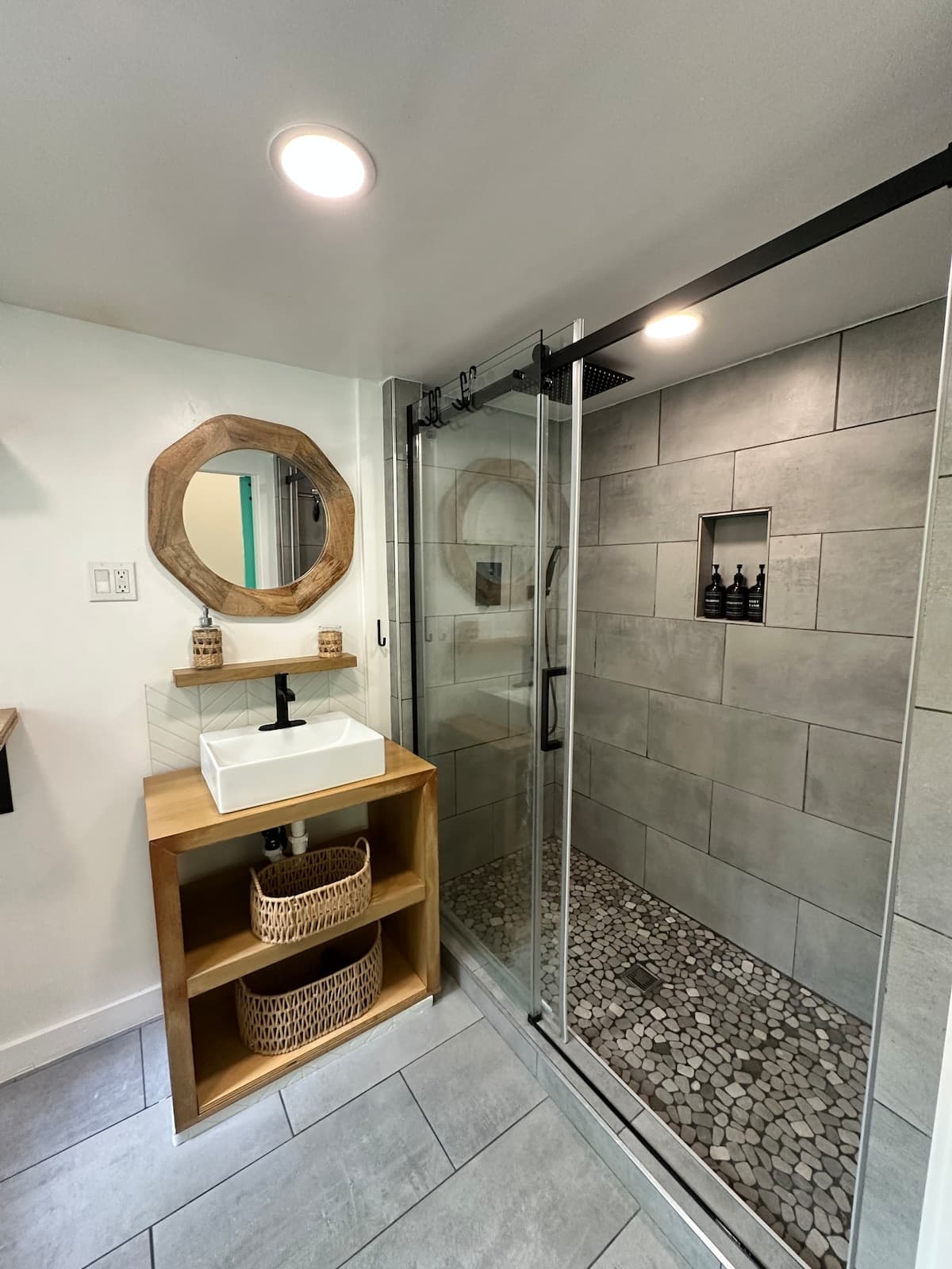 Home in Kailua-Kona · ★4.99 · 1 bedroom · 1 bed · 1 bath - Photo 1