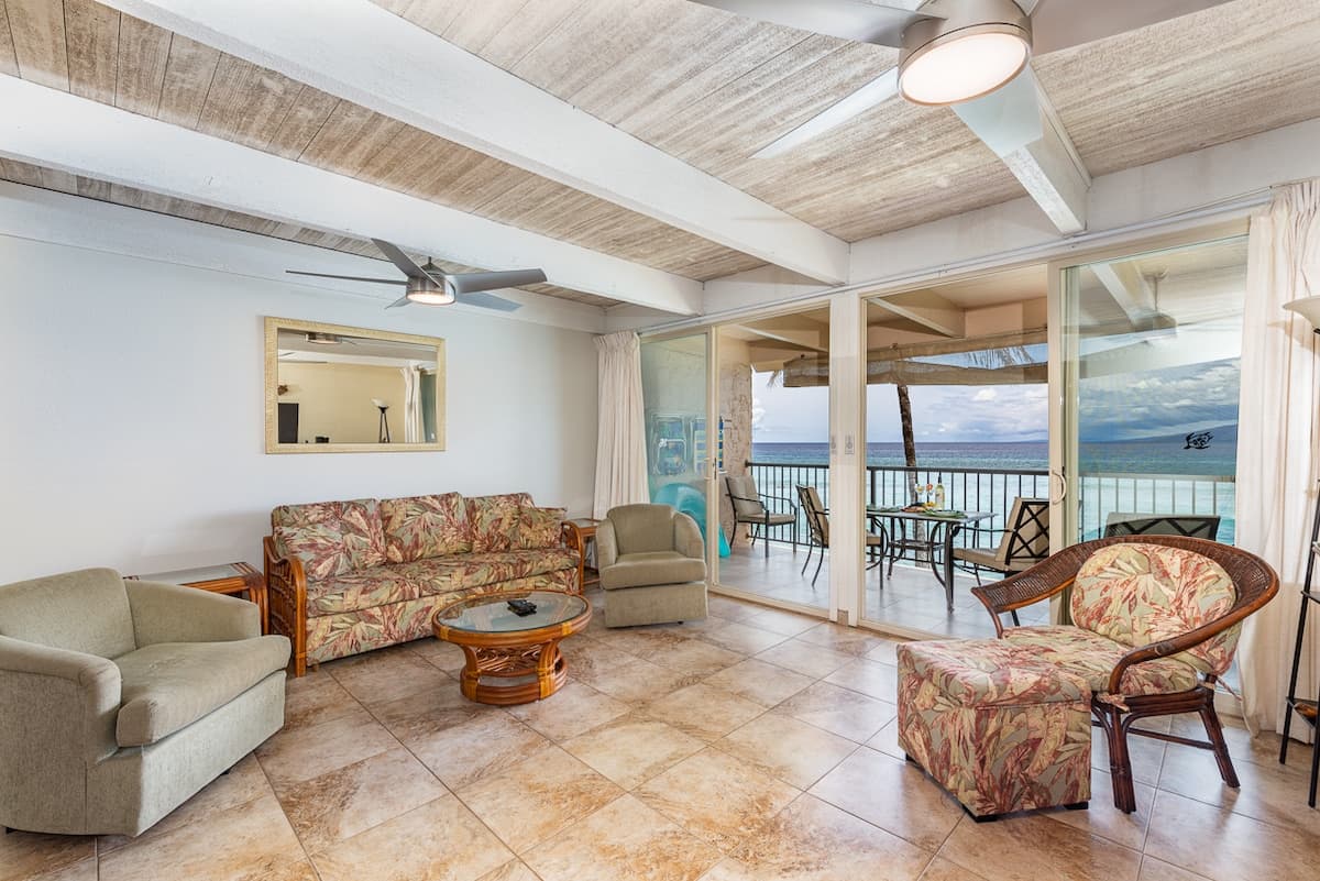 Condo in Lahaina · ★4.87 · 2 bedrooms · 3 beds · 2 private baths - Photo 4