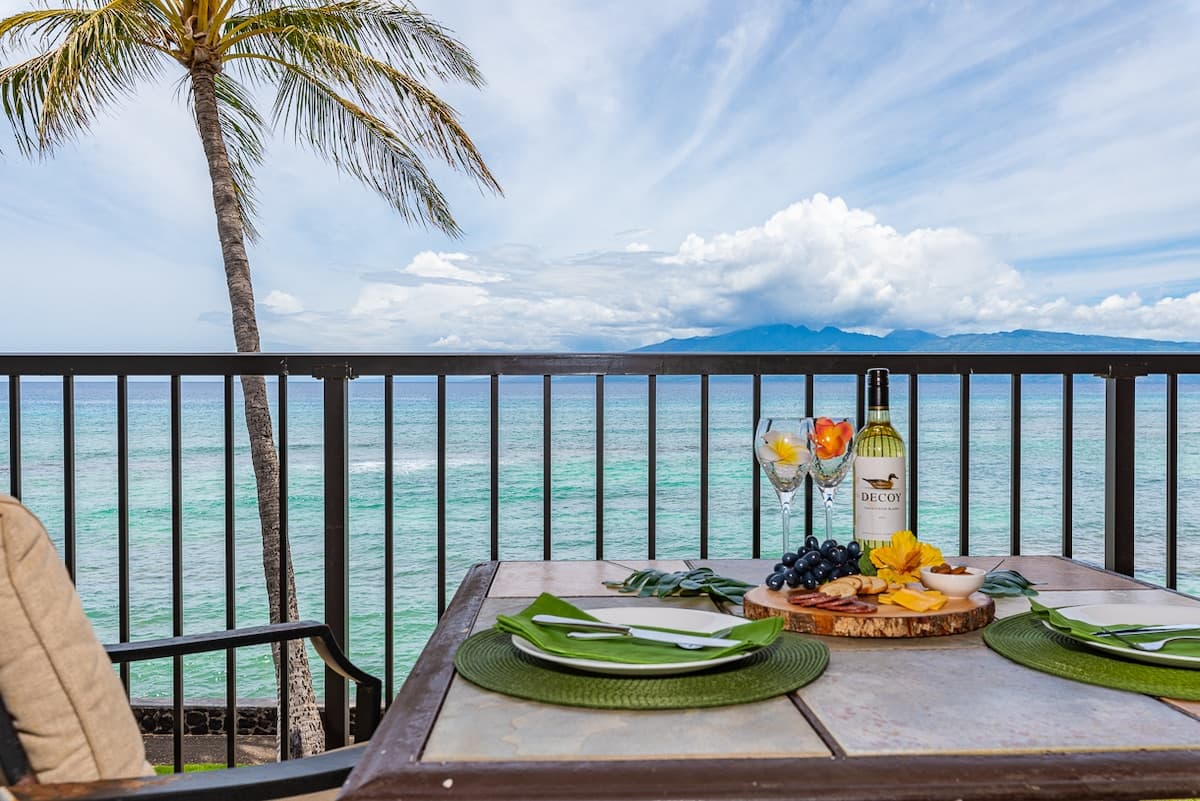 Condo in Lahaina · ★4.87 · 2 bedrooms · 3 beds · 2 private baths - Photo 2