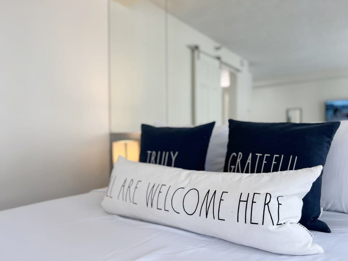 Condo in Honolulu · ★4.76 · Studio · 2 beds · 1 private bath - Photo 1