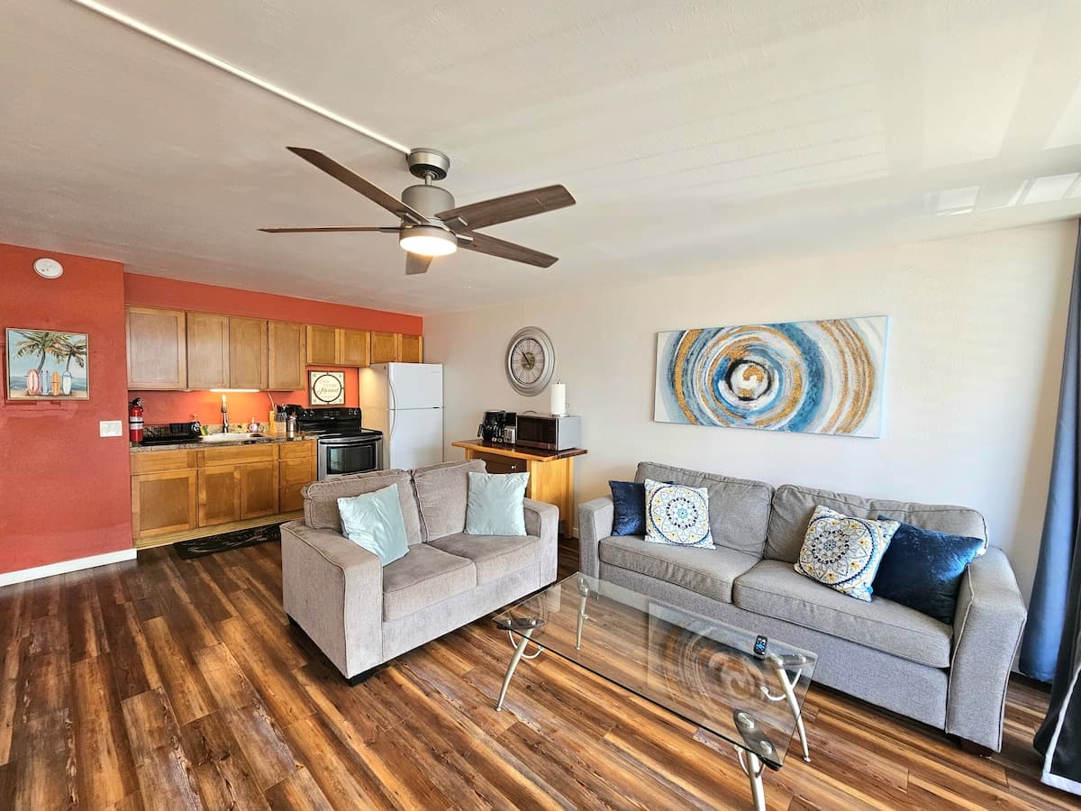 Condo in Kihei · ★4.82 · 2 bedrooms · 3 beds · 2 private baths - Photo 2