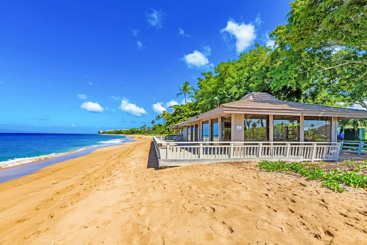 Condo in Lahaina · ★5.0 · 1 bedroom · 2 beds · 2 baths - Photo 5