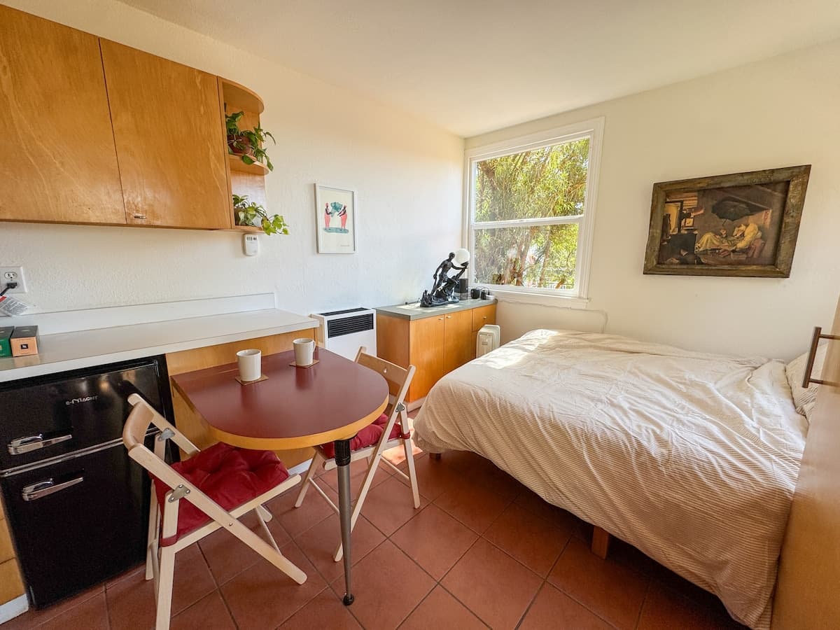 Oakland Hills Garden Studio with Private Patio - Photo 2