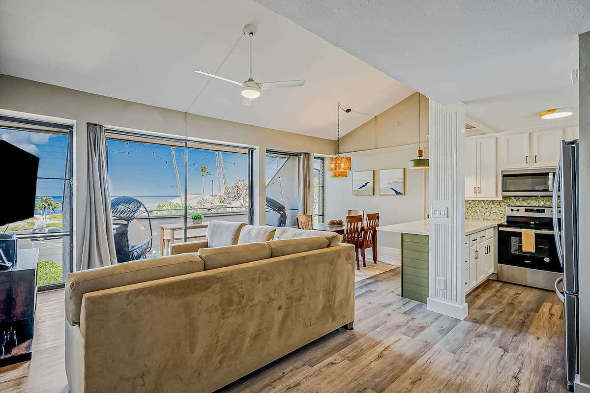 Condo in Kihei · ★4.64 · 2 bedrooms · 4 beds · 1 shared bath - Photo 4