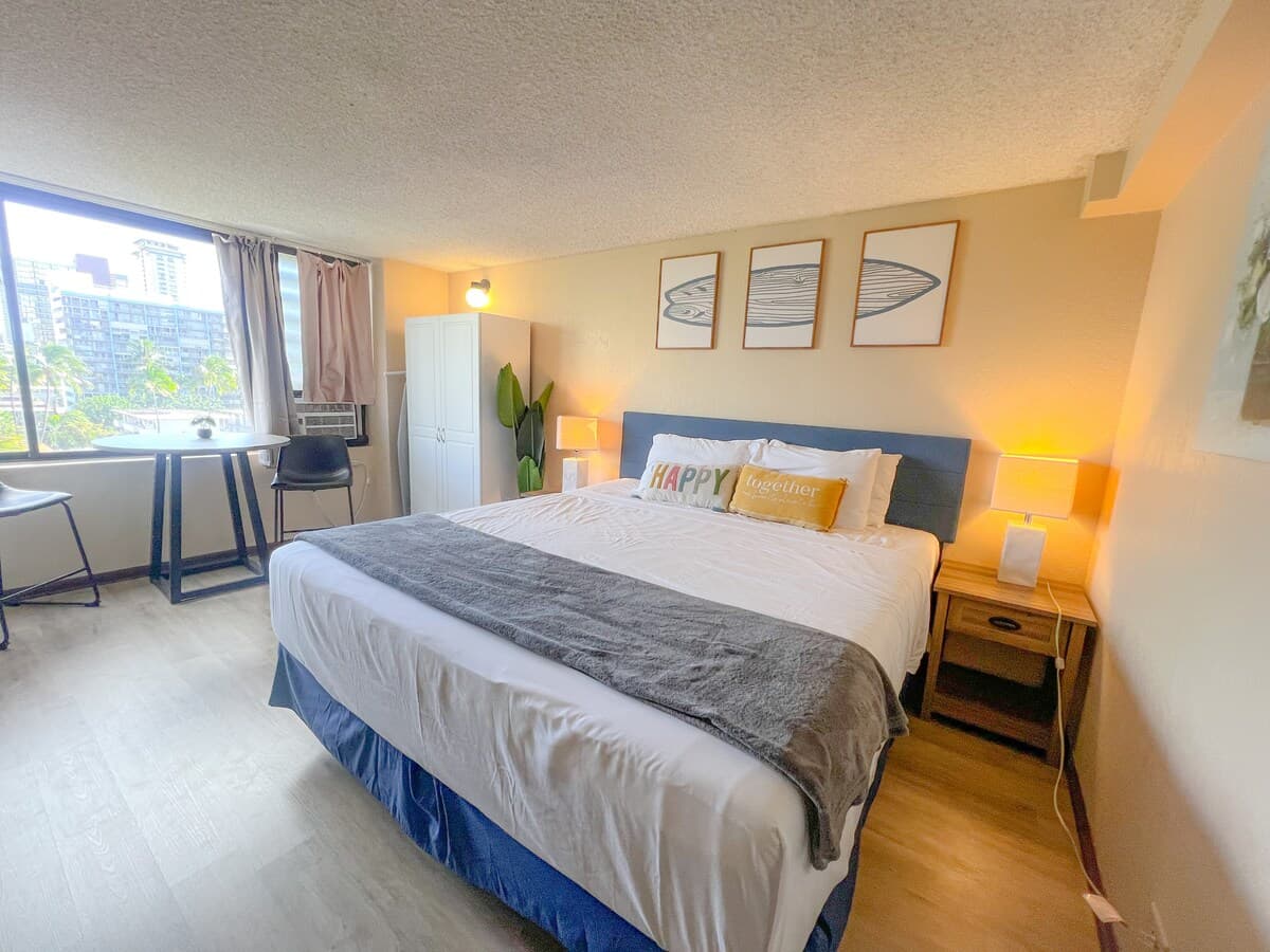 Condo in Honolulu · ★4.63 · Studio · 1 bed · 1 private bath - Photo 5