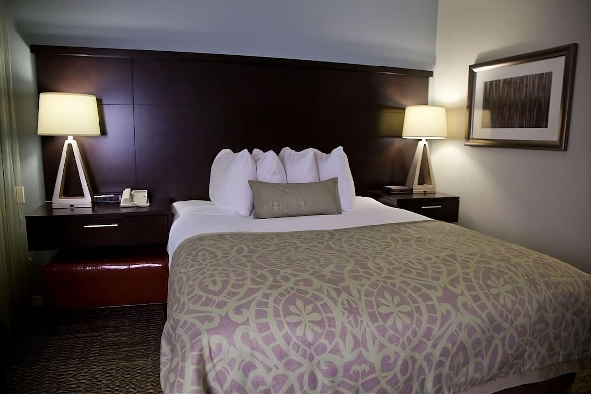 2-Room Hotel Suite Near SFO & Beaches - Photo 2
