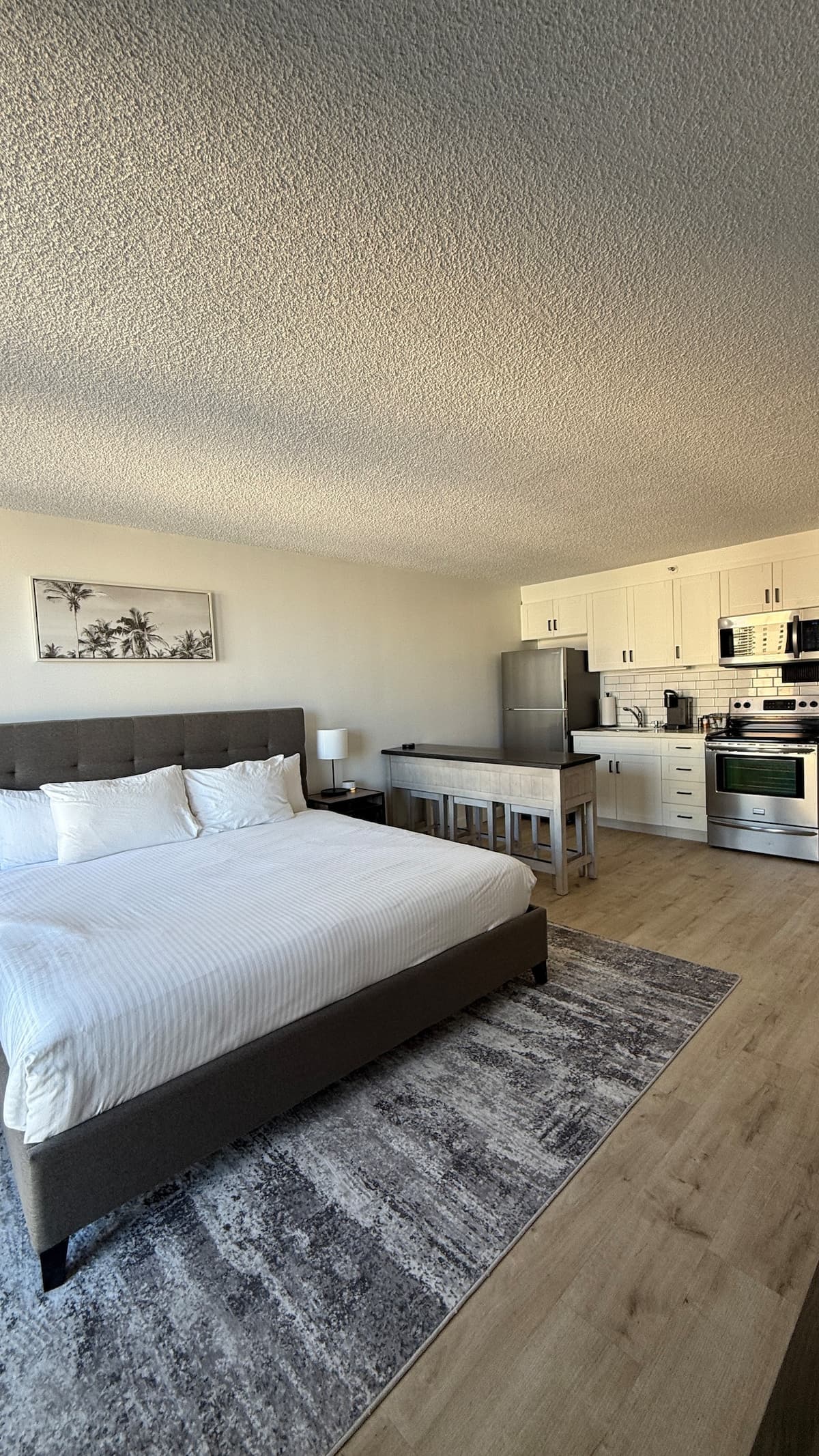 Waikiki Condo_Free parking - Photo 1