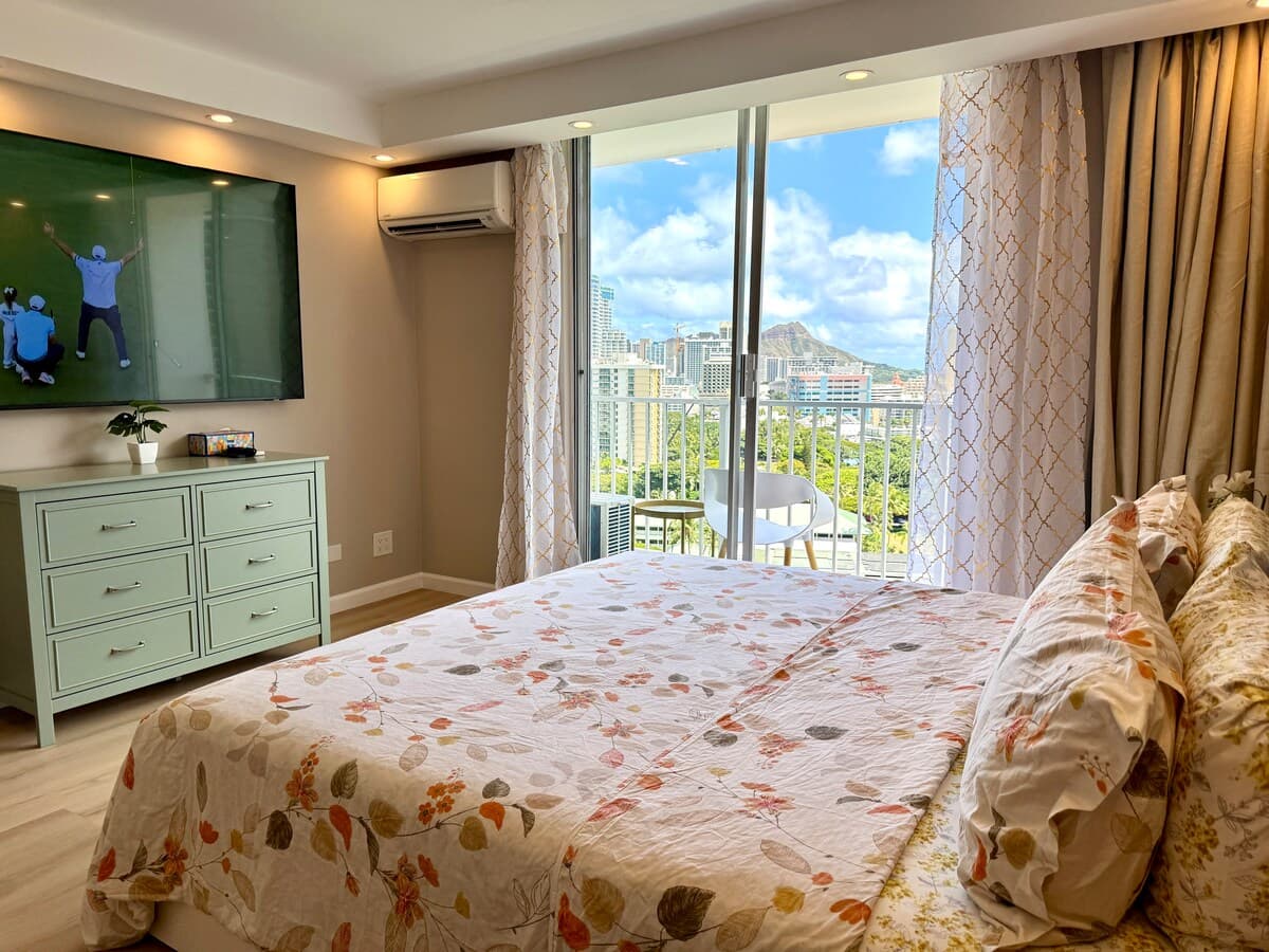 18*High Floor Waikiki Ocean View Condo w/Balcony - Photo 2