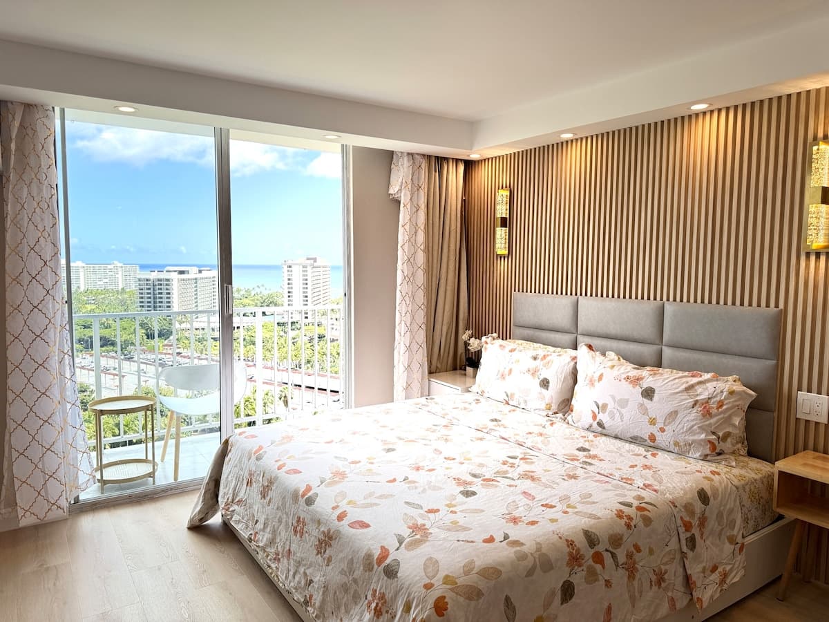 18*High Floor Waikiki Ocean View Condo w/Balcony - Photo 3