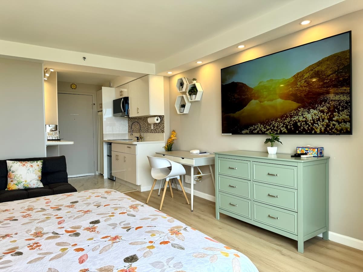 18*High Floor Waikiki Ocean View Condo w/Balcony - Photo 5