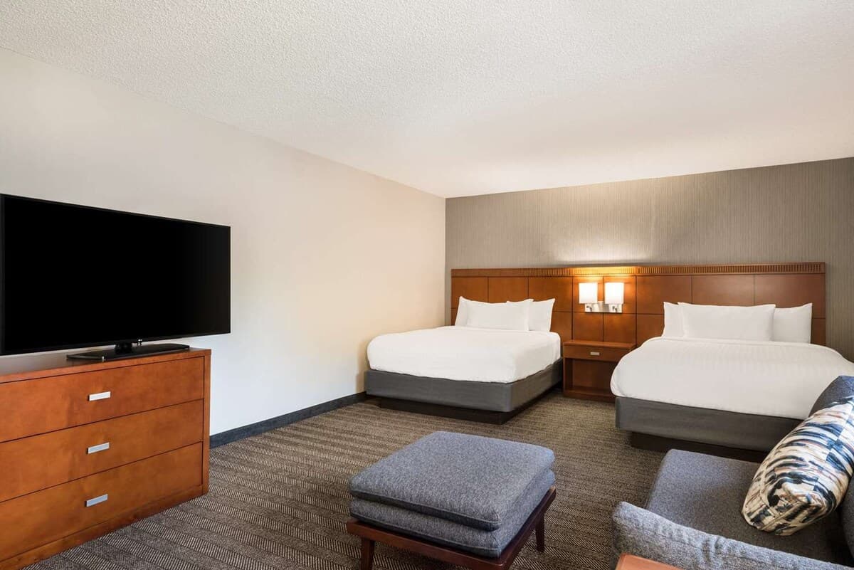 3 Hotel Rooms Near Winchester Mystery House - Photo 3
