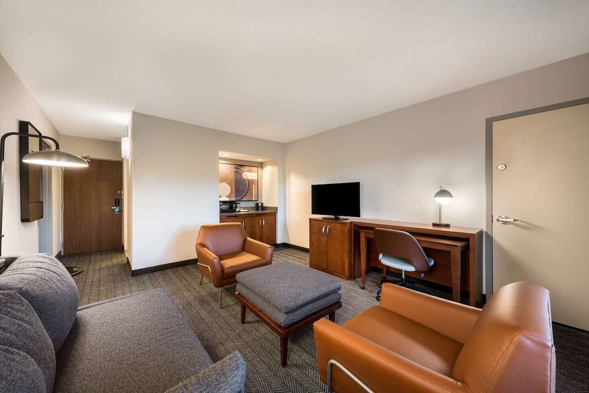 3 Hotel Rooms Near Winchester Mystery House - Photo 4