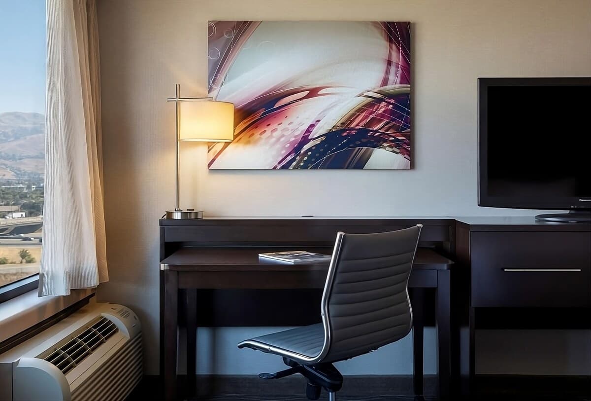 3 Hotel Rooms w/ Heated Pool & EV Charger - Photo 3