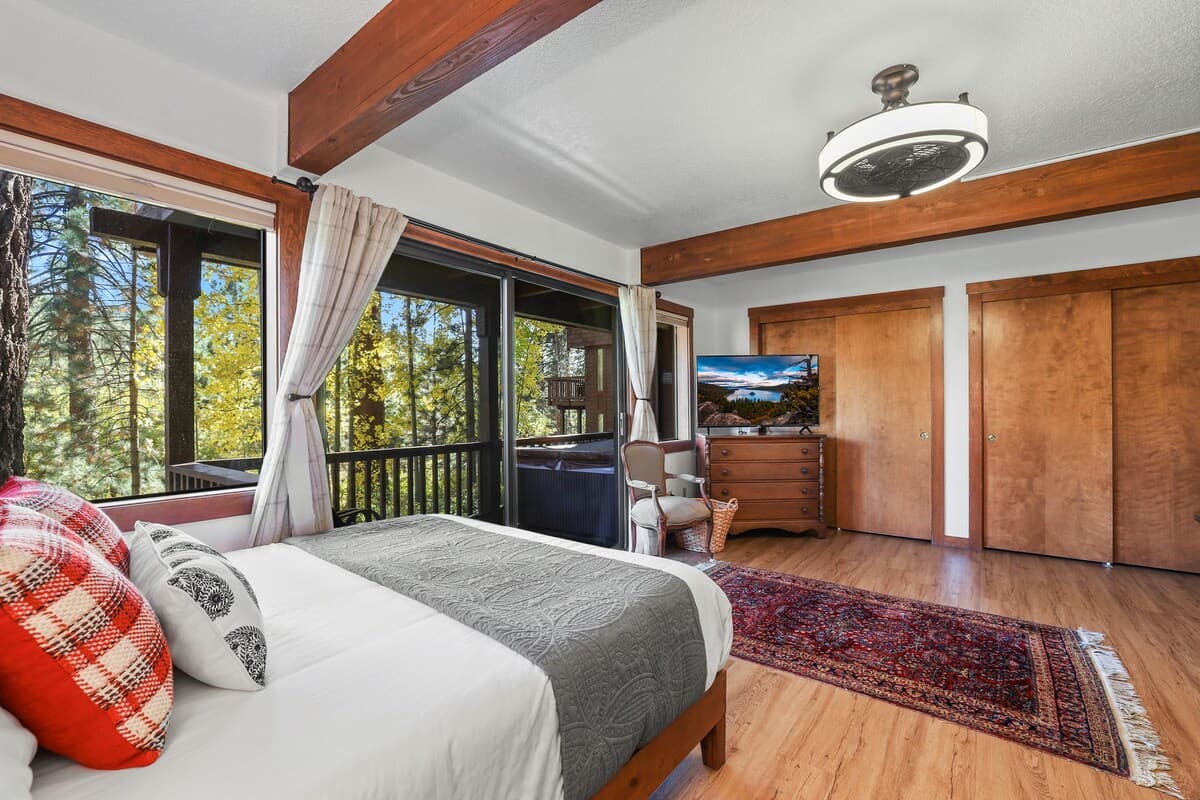 Townhouse in Zephyr Cove · ★4.81 · 3 bedrooms · 6 beds · 3 private baths - Photo 5