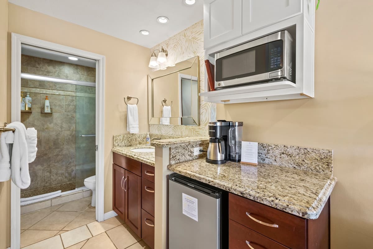 Condo in Kihei · ★4.93 · Studio · 1 bed · 1 private bath - Photo 3