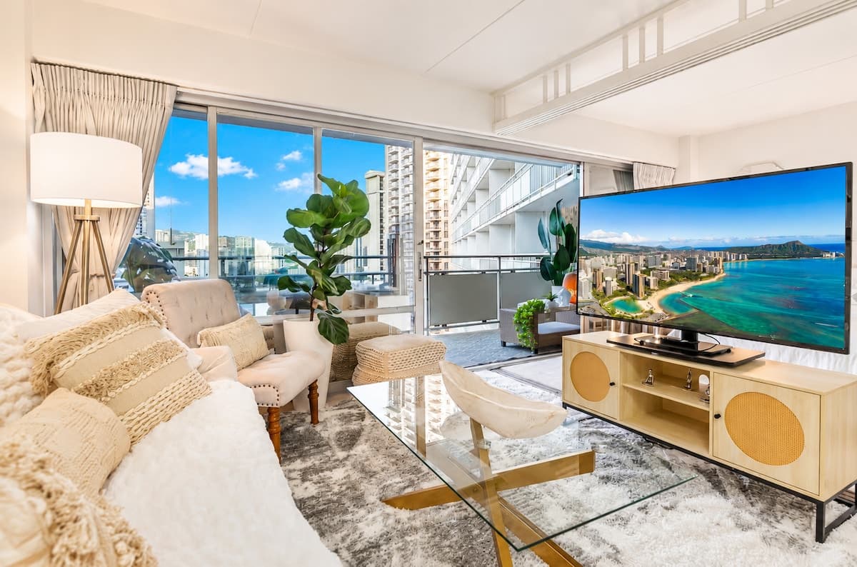 Condo in Honolulu · ★4.99 · 1 bedroom · 2 beds · 1 private bath - Photo 3