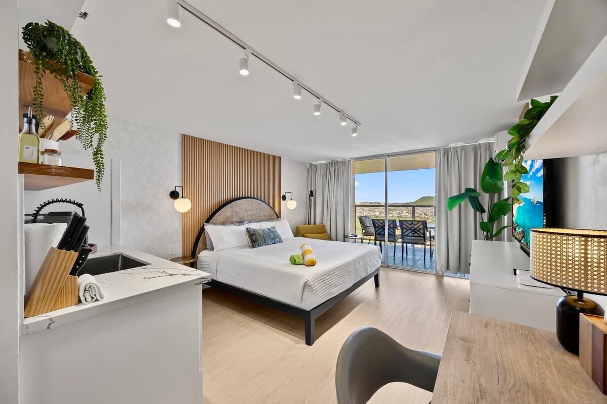 33F-High Floor Studio w/Diamond Head & Ocean Views - Photo 5