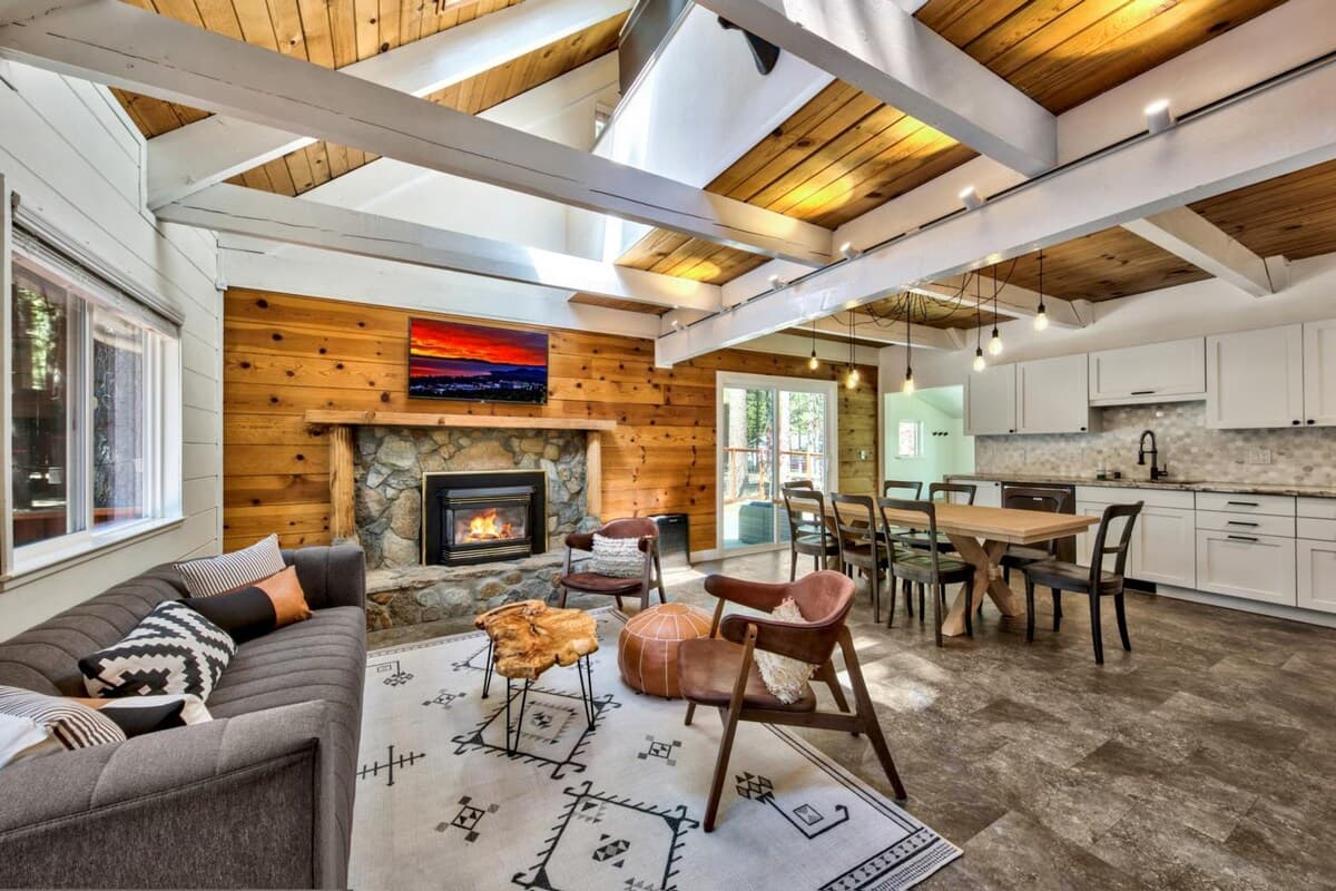 Hot Tub, Movie Loft & Kids' Play Area - Photo 3