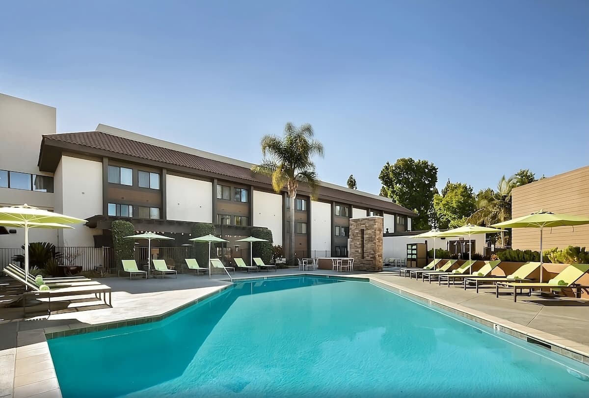 2 Hotel Rooms Near San Jose Airport - Photo 1