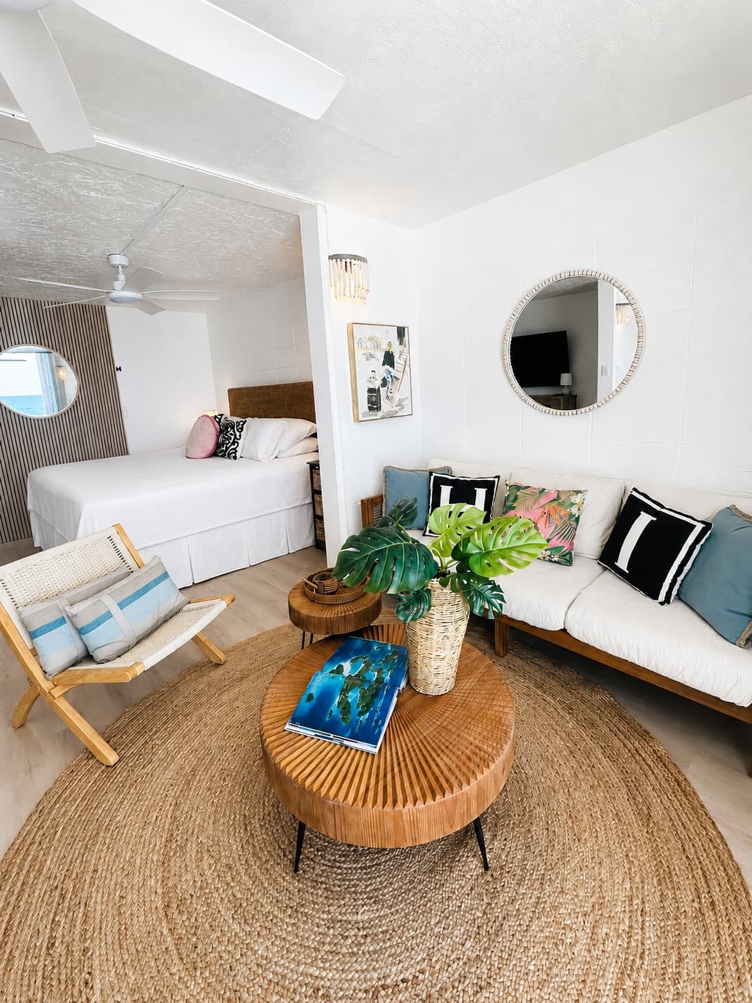 Boutique oceanfront Condo Studio Aug/Sep specials - Photo 5