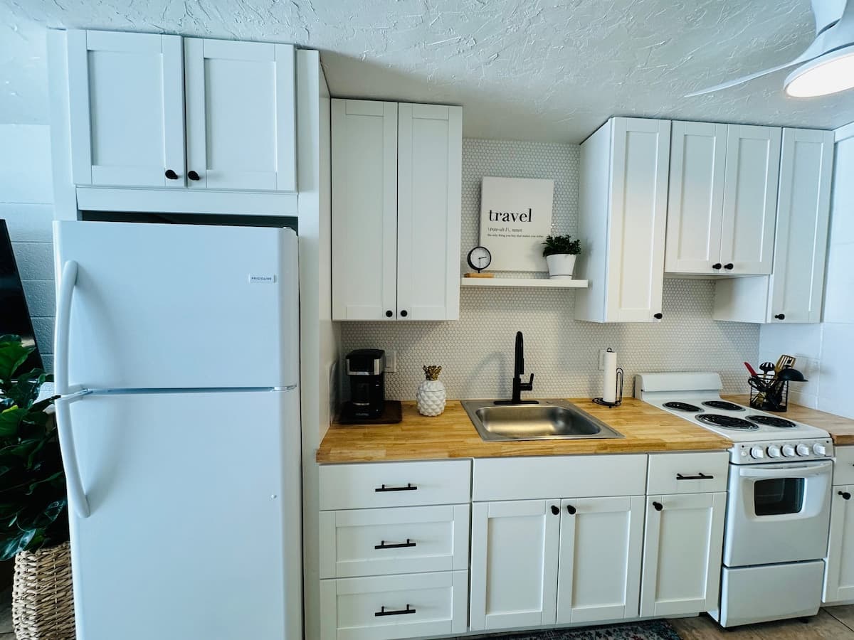Boutique oceanfront Condo Studio Aug/Sep specials - Photo 3