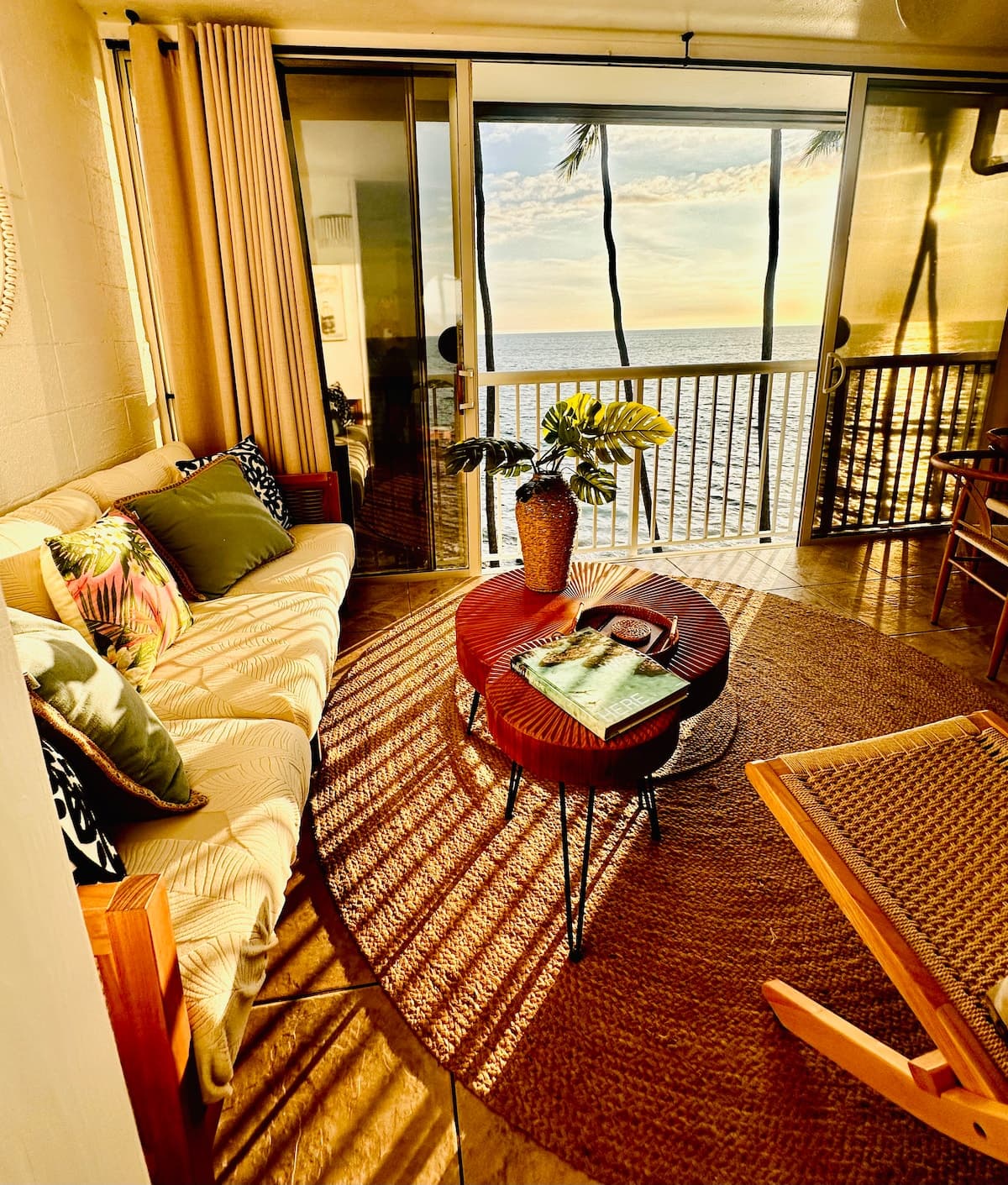 Boutique oceanfront Condo Studio Aug/Sep specials - Photo 1