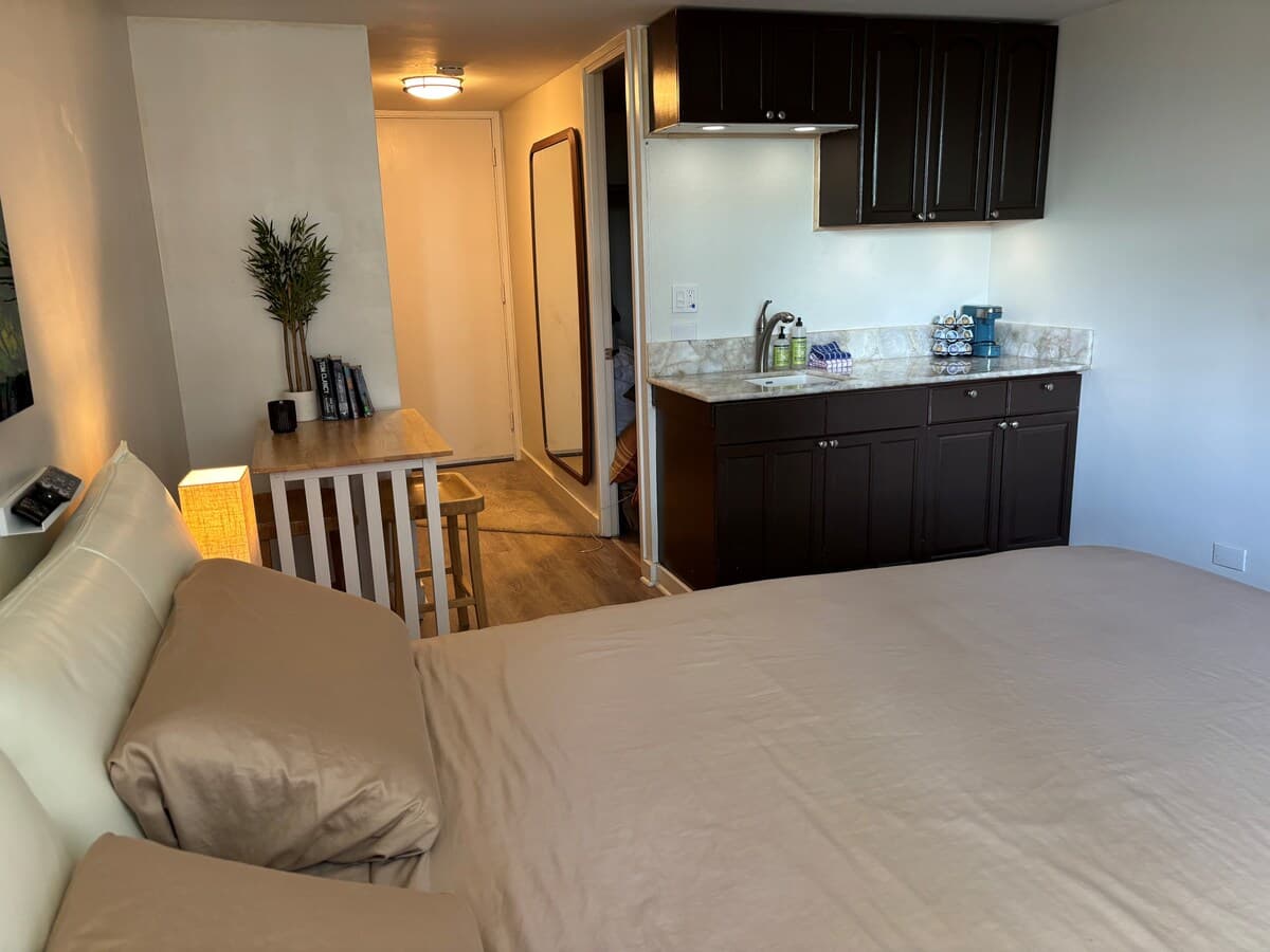 TWP 1005 Charming & Cozy Studio w/Parking - Photo 2