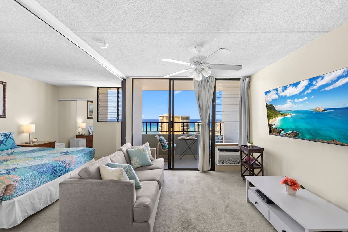 Ocean View FREE Parking King bed Pool Gym PingPong - Photo 3