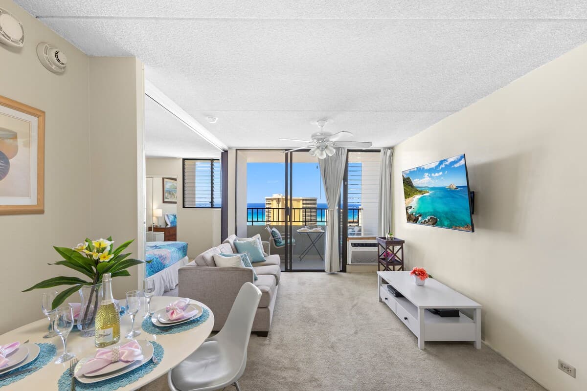 Ocean View FREE Parking King bed Pool Gym PingPong - Photo 1