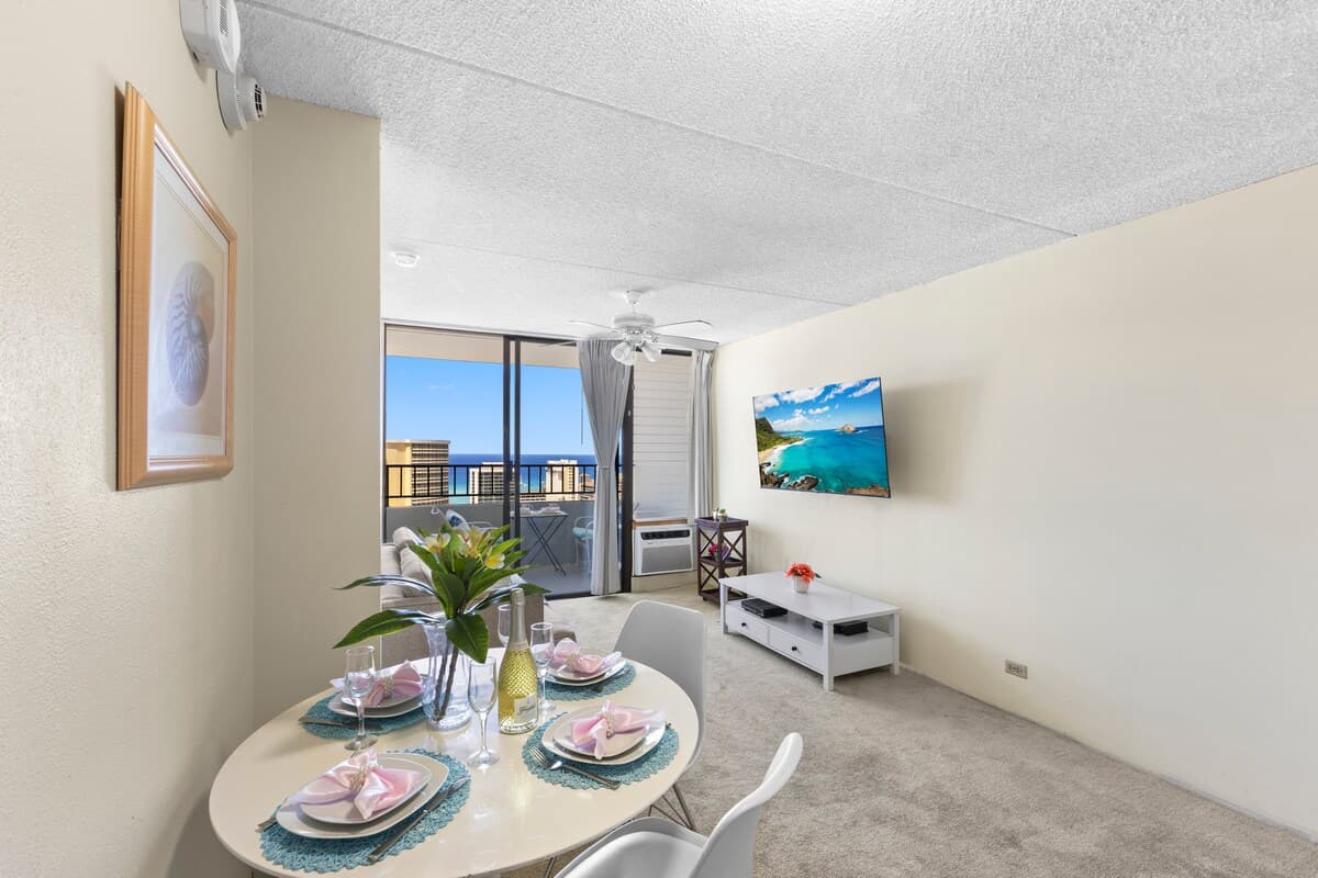 Ocean View FREE Parking King bed Pool Gym PingPong - Photo 5