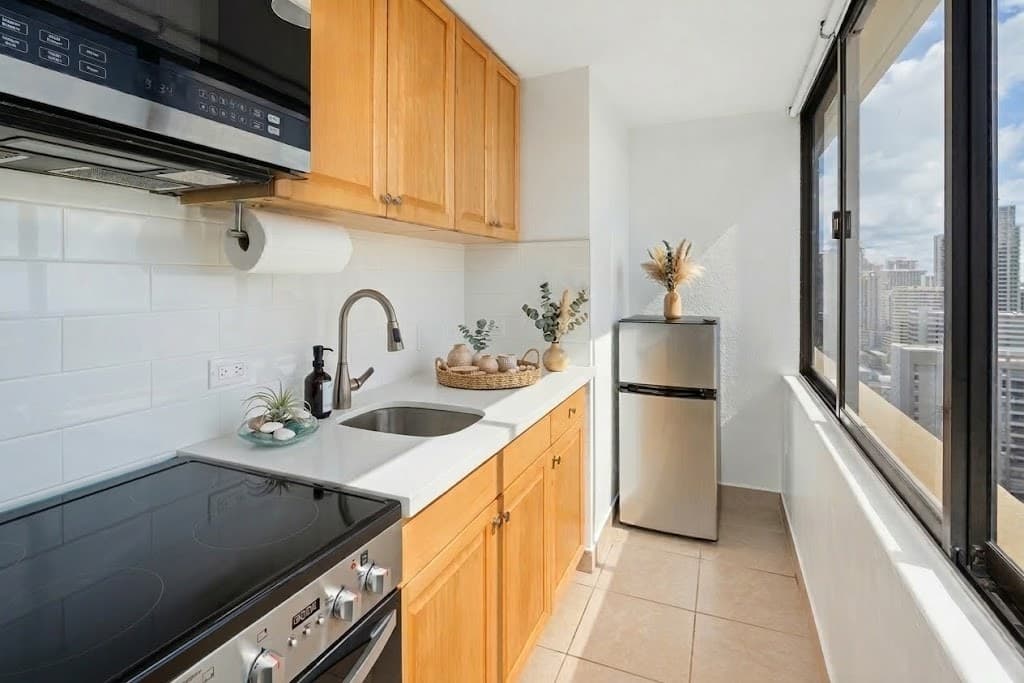 2 Bedrooms: Great Ocean Corner View 28F A + B - Photo 3
