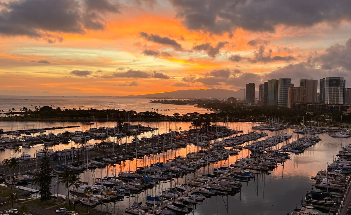Condo in Honolulu · ★5.0 · 1 bedroom · 2 beds · 1 private bath - Photo 1