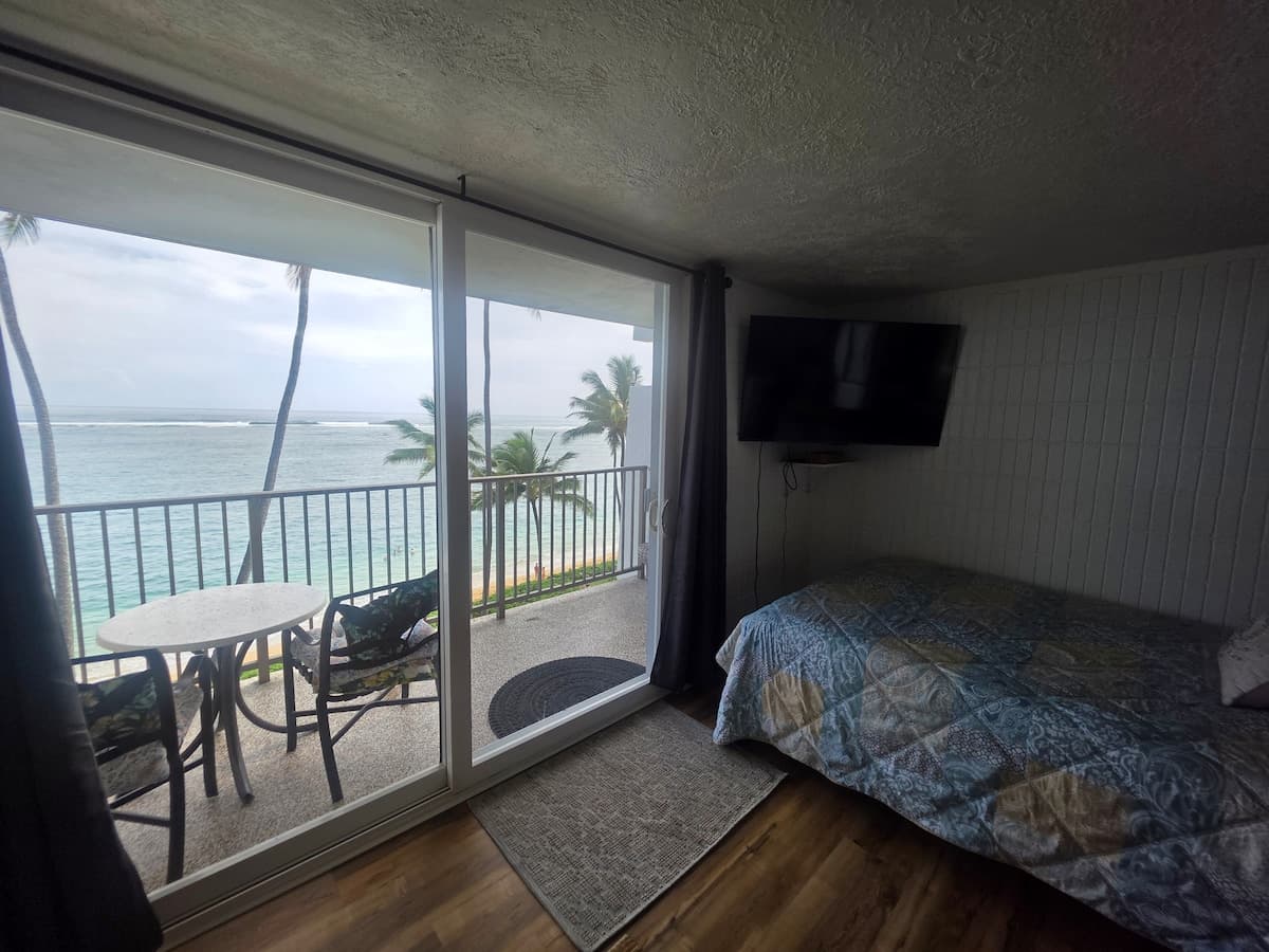 Condo in Hauula · ★4.87 · 1 bedroom · 2 beds · 1 private bath - Photo 5