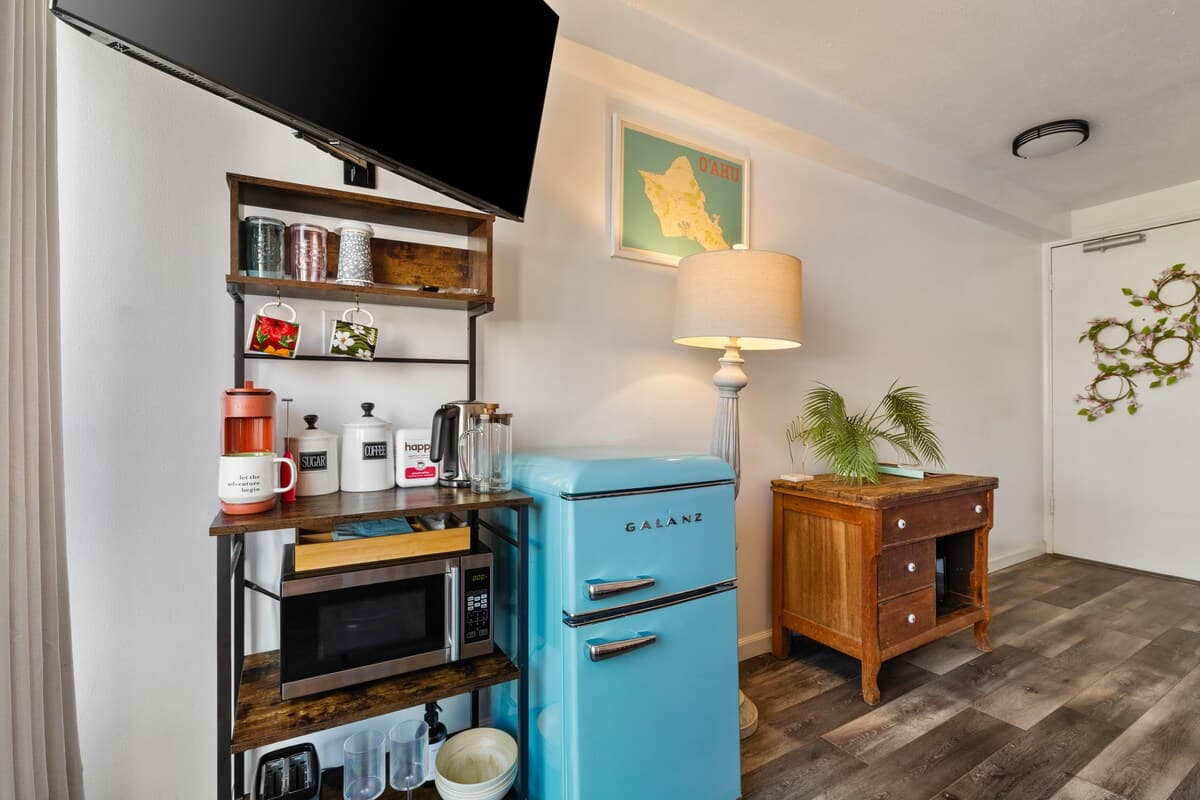 Condo in Honolulu · ★4.82 · 1 bedroom · 1 bed · 1 private bath - Photo 4