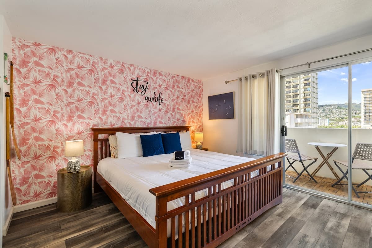 Condo in Honolulu · ★4.82 · 1 bedroom · 1 bed · 1 private bath - Photo 5