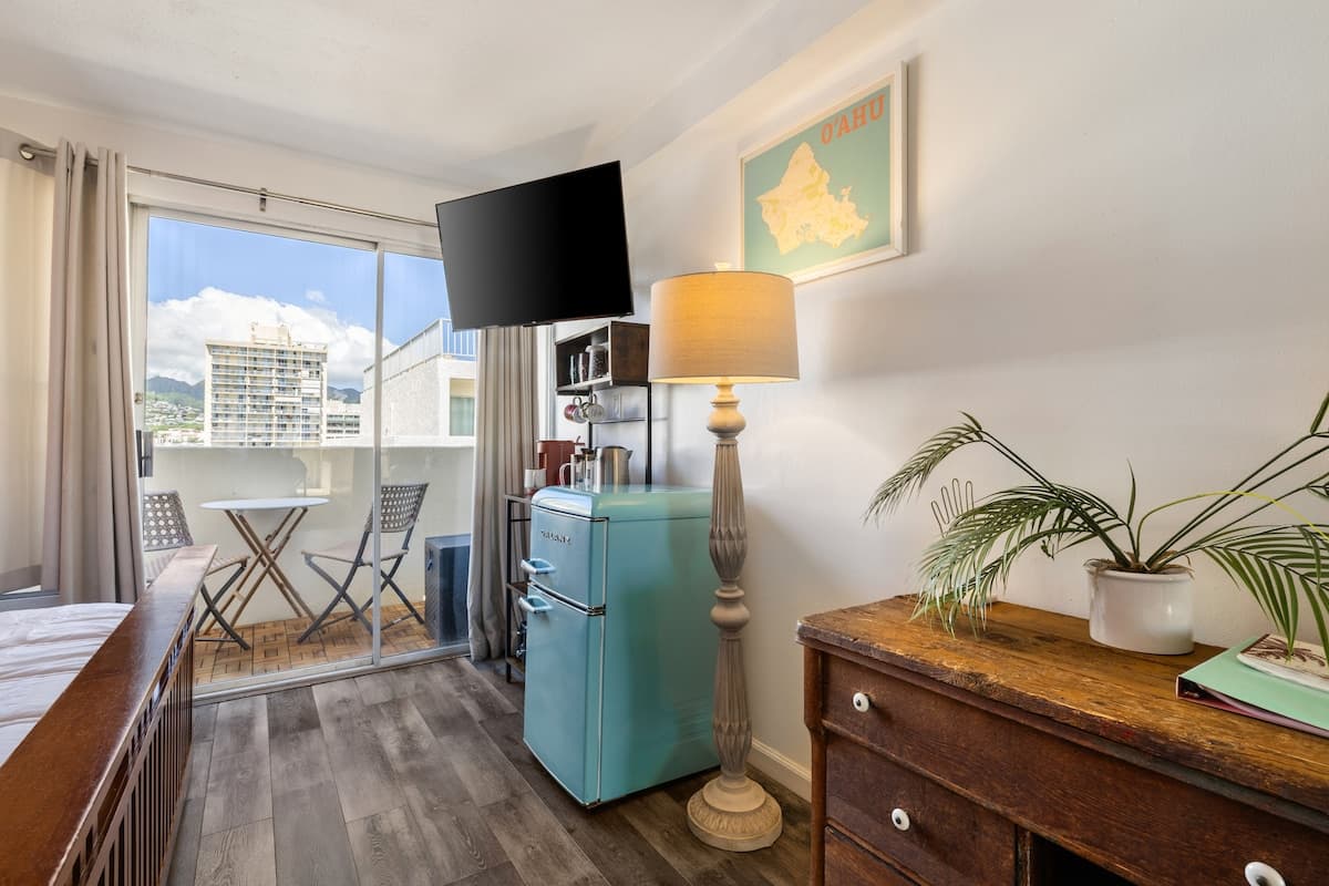 Condo in Honolulu · ★4.82 · 1 bedroom · 1 bed · 1 private bath - Photo 1